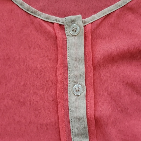 🤩3/$20🤩 Spense semi sheet top - Picture 2 of 3